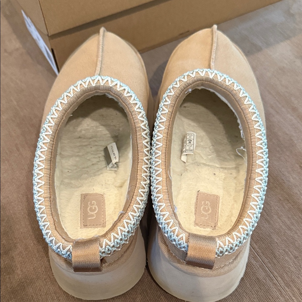 UGG Tazz Slides Sand Size 8. Excellent used condition. - Picture 4 of 7